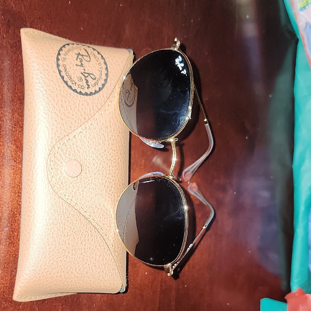 RAY-BAN RB3447 GOLD RIBBED FRAME, POLARIZED UNISEX SUNGLASSES. 100%UV PROTECTION